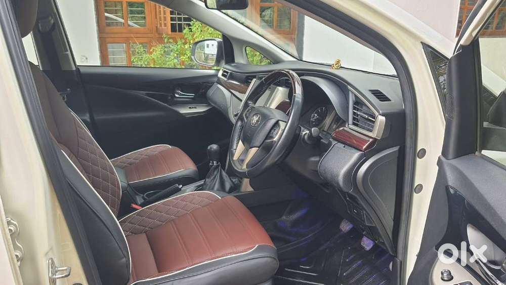 Toyota Innova Crysta 2.4 V 8 Str, 2016, Diesel