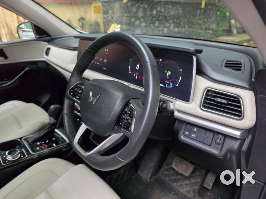 Mahindra Xuv700 2.0 Ax 7 Petrol At Luxury Pack Str, 2024, Petrol