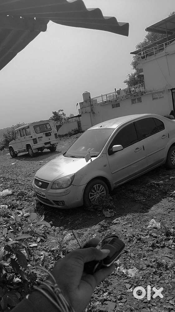 Gadi Meh Koii Kam Nhi Hai Lena Hai Or Chalan Hai