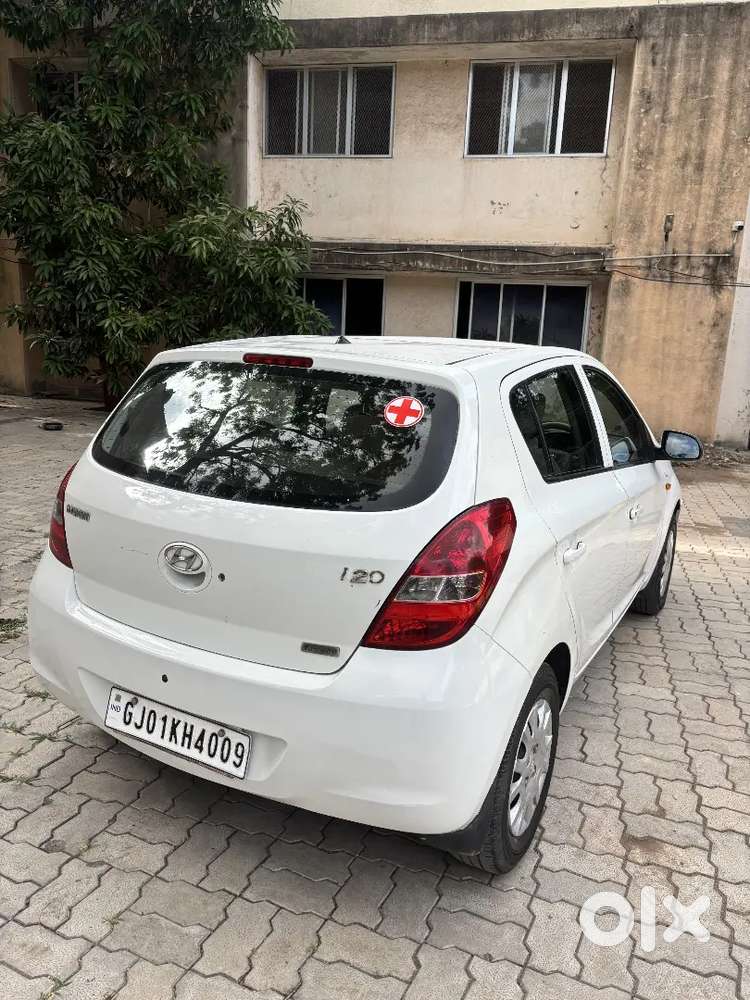 Doctor Female Car Reparshing Done Tiptop Condition