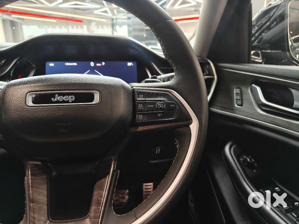 Jeep Grand Cherokee Limited (o) 4x4 At, 2023, Petrol