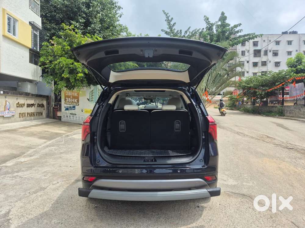 Mahindra Xuv700 2.0 Ax 7 Petrol Mt Str, 2024, Petrol
