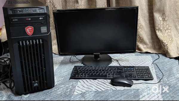 Gaming computer in a budget with monitor.