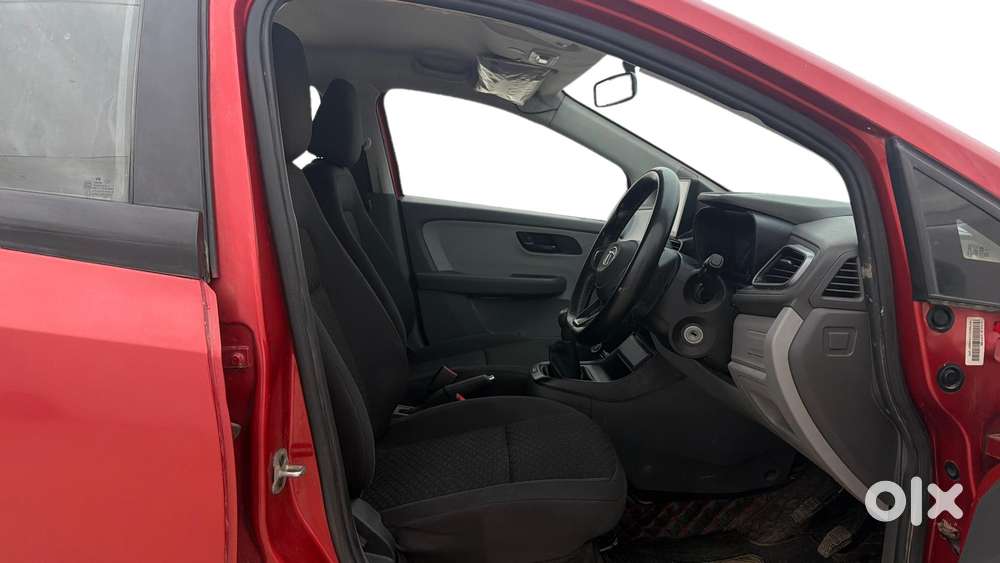 Tata Altroz 1.2 Xe, 2020, Petrol