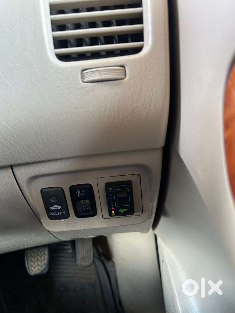 Toyota Innova 2009-2011 Cng, 2009, Cng & Hybrids