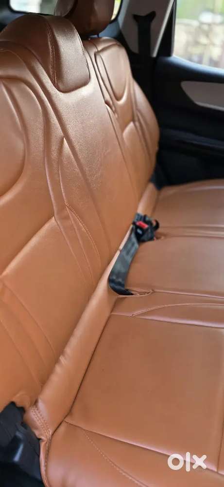 Mahindra Xuv700 2023 Petrol 18000 Km Driven