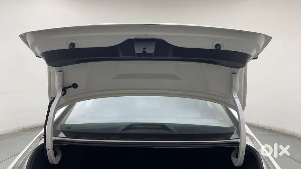 Skoda Slavia Style 1.0l Tsi At, 2022, Petrol