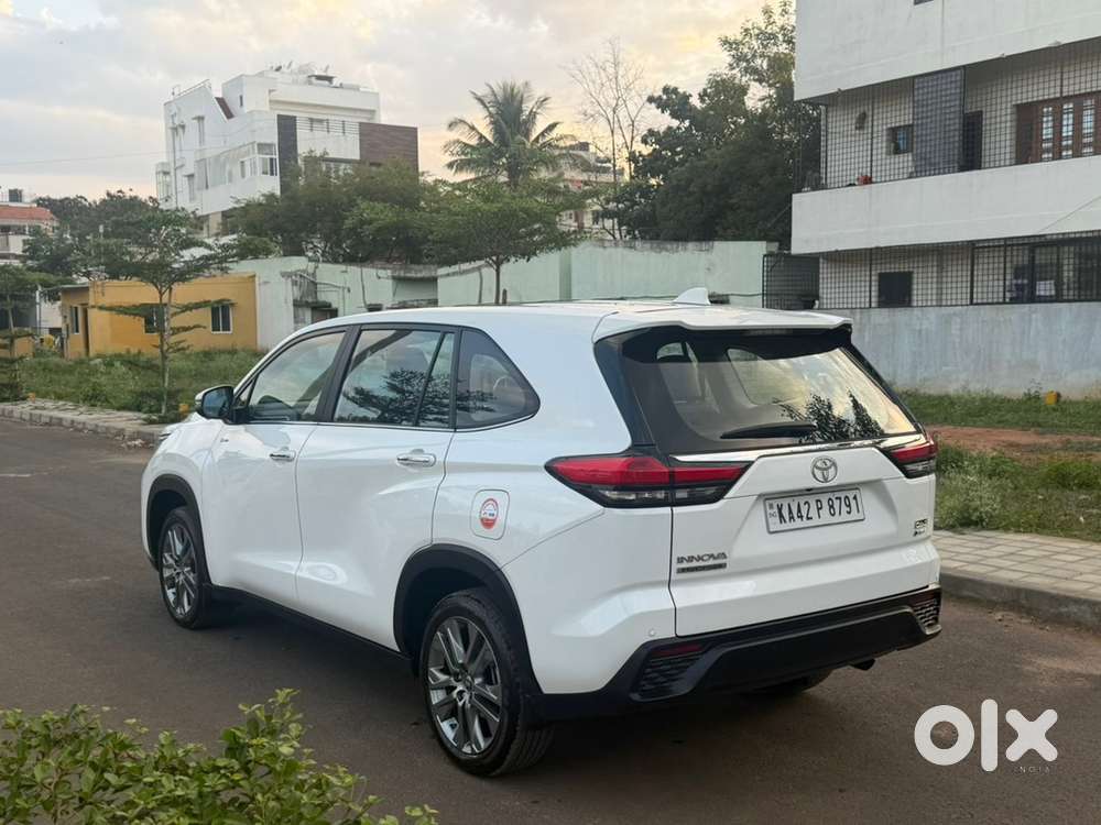 Toyota Innova Hycross Petrol Automatic 2026