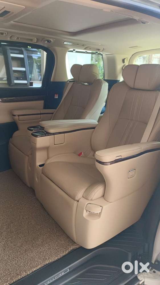 Toyota Vellfire 2.5 Hybrid, 2023, Petrol