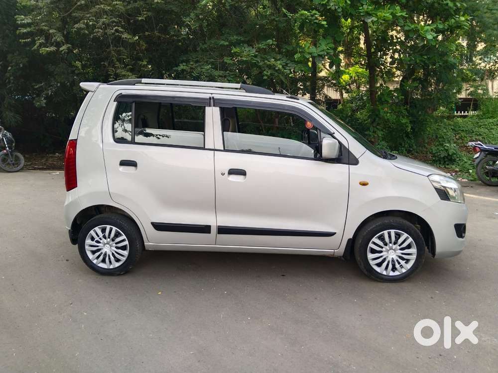 Maruti Suzuki Ertiga Vxi At Petrol, 2016, Petrol