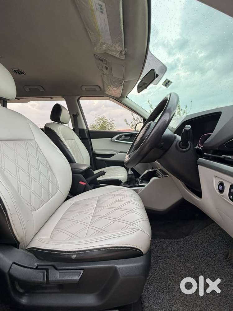 Kia Carens, 2023, Petrol