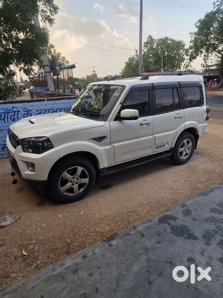 Mahindra Scorpio S11