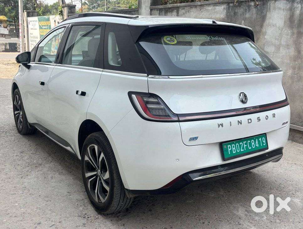 Mg Windsor Ev, 2025, Petrol