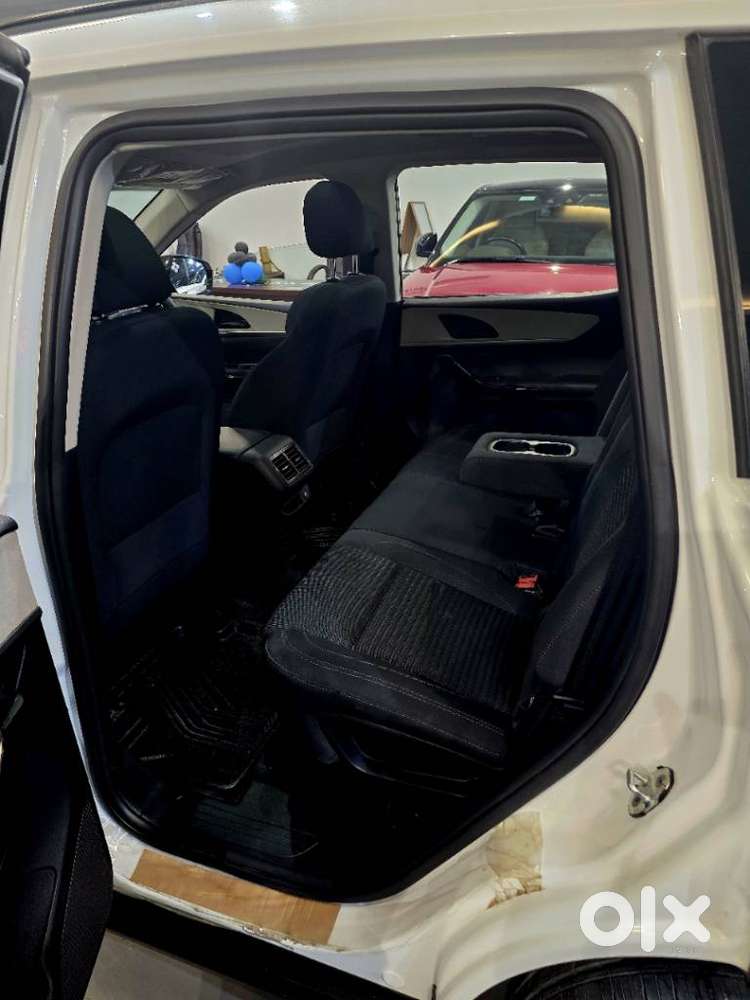 Mahindra Xuv700 2.2 Ax 5 Diesel At 7 Str, 2024, Diesel