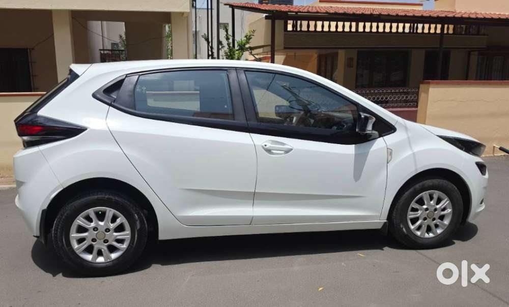 Tata Altroz 1.2 Xe, 2021, Petrol