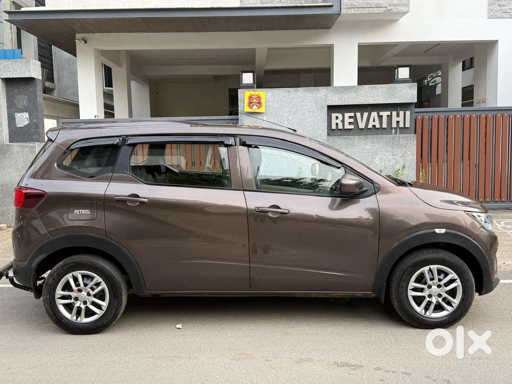 Renault Triber Rxt, 2022, Petrol