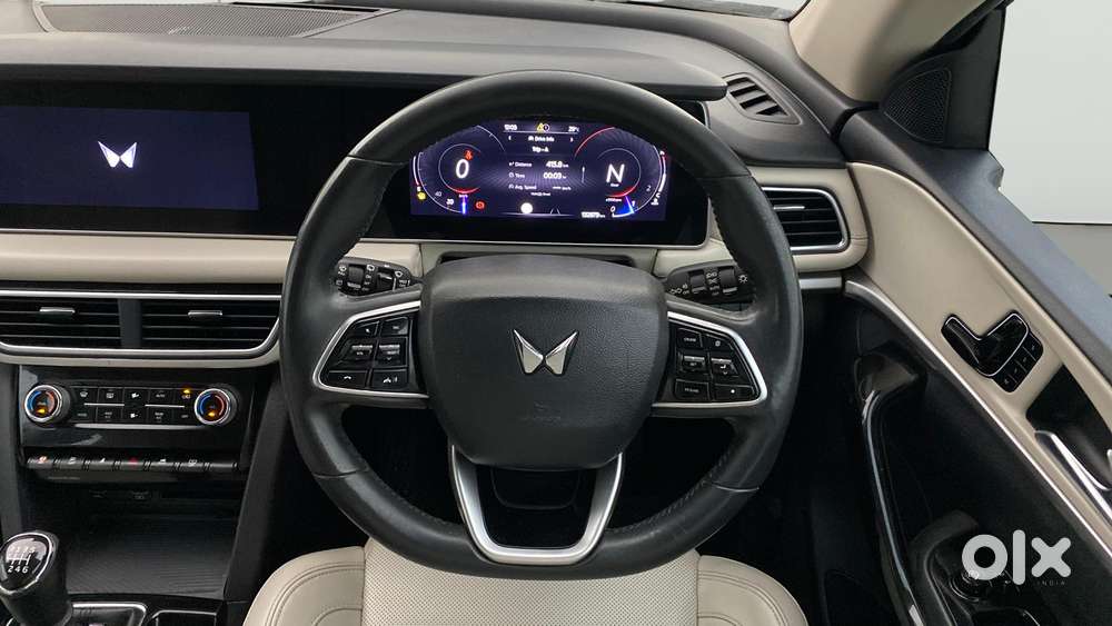 Mahindra Xuv700 2.0 Ax 7 Petrol Mt Str, 2021, Petrol