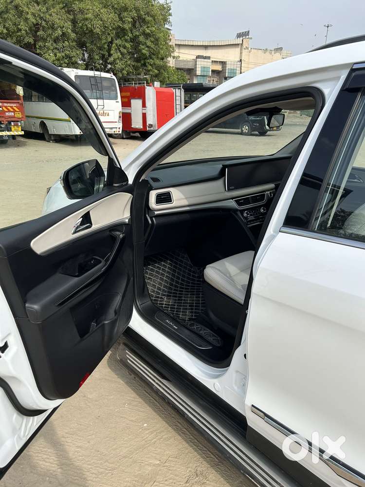 Mahindra Xuv700 2.0 Ax 7 Petrol At Luxury Pack Str, 2023, Petrol