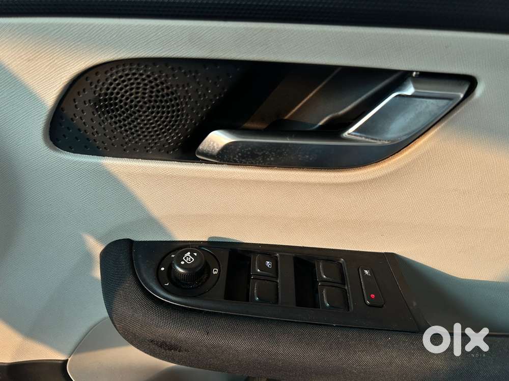 Tata Altroz Petrol Looking For Serious Buyer