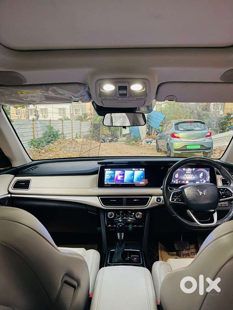 Mahindra Xuv700 2.2 Ax 7 Diesel At Luxury Pack Str Awd, 2022, Diesel