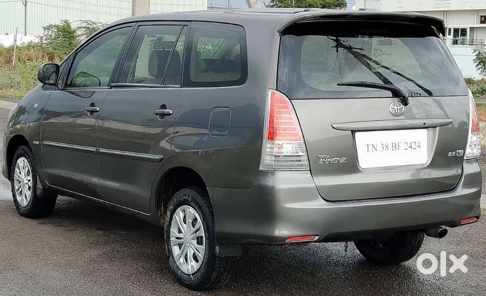 Toyota Innova 2.5 G (diesel) 7 Seater Bs Iv, 2011, Diesel