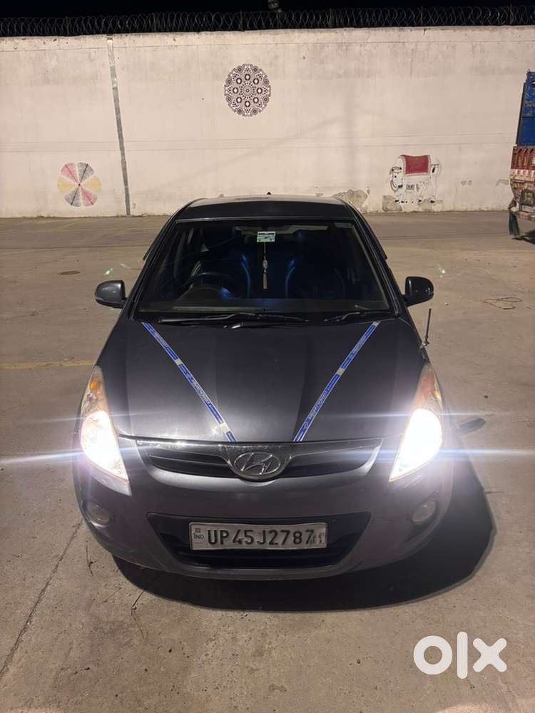 Hyundai I20 Asta Top Model Petrol +cng With 2011 Model Paper Work Done