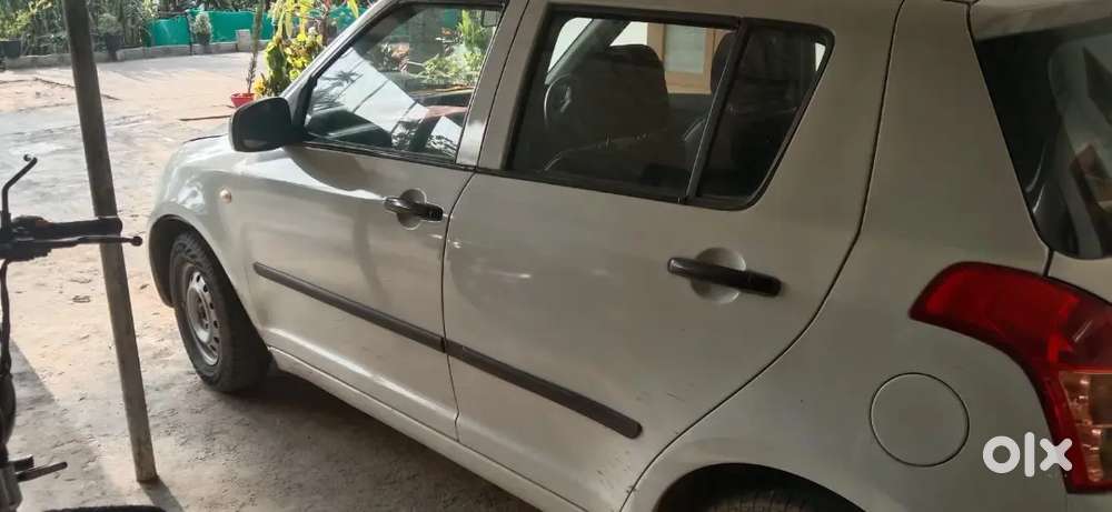 Maruti Suzuki Swift 2010 Petrol Manual