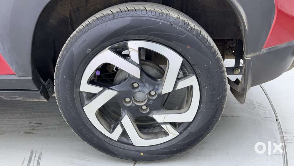Nissan Magnite 1.0 Xv Premium Dual Tone, 2023, Petrol
