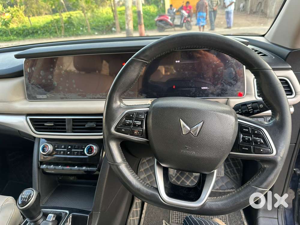 Mahindra Xuv700 2.0 Ax 7 Petrol Mt Str, 2022, Petrol