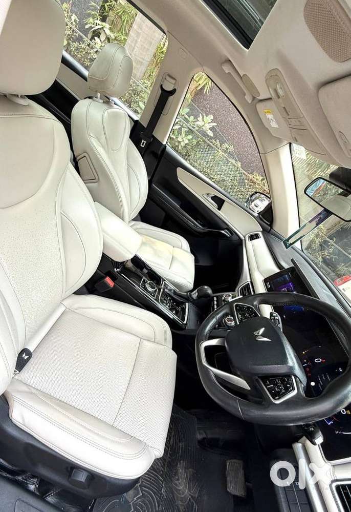 Mahindra Xuv700 2.2 Ax 7 Diesel At Luxury Pack Str Awd, 2022, Diesel