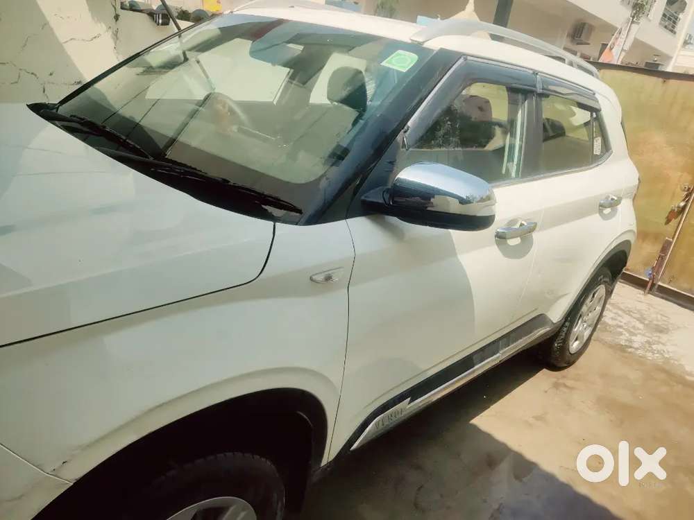 Hyundai Venue 2022 Petrol 8000 Km Driven