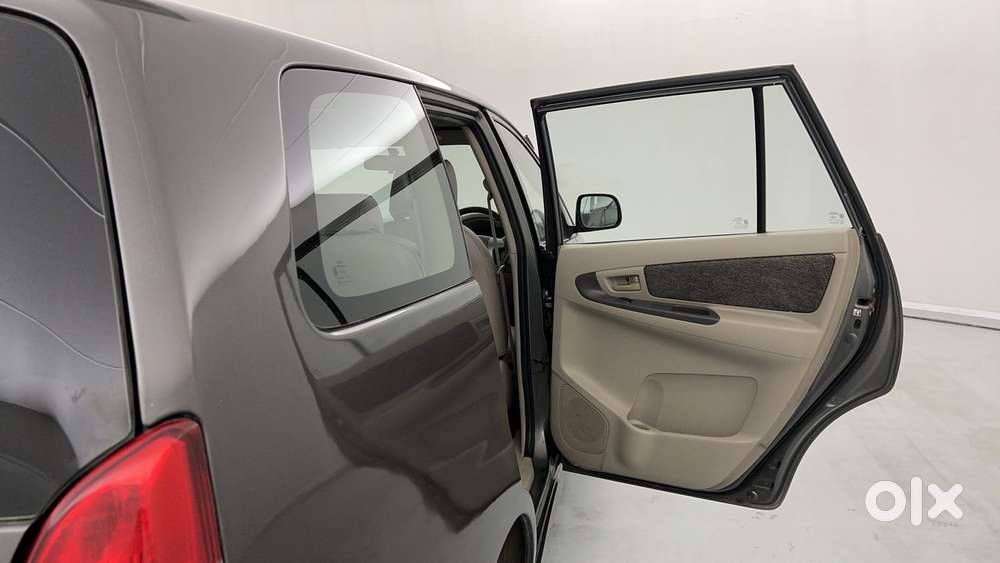 Toyota Innova 2.5 Gx (diesel) 8 Seater Bs Iv, 2013, Diesel