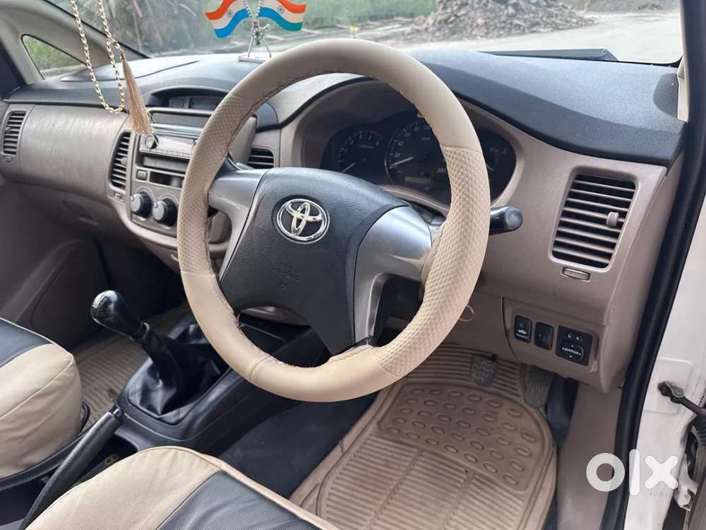 Toyota Innova 2.5 G (diesel) 8 Seater Bs Iv, 2015, Diesel