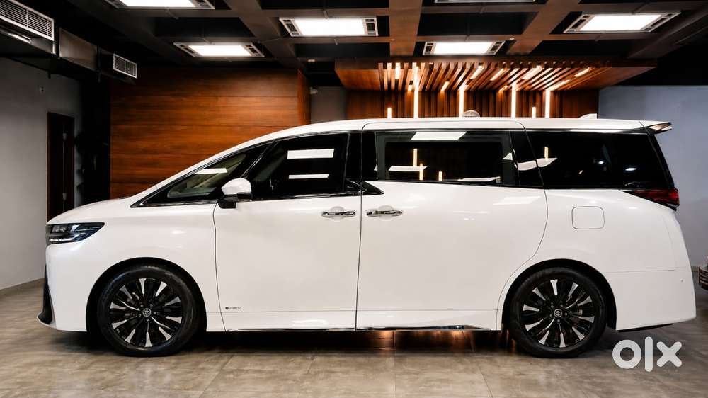 Toyota Vellfire Vip – Executive Lounge, 2024