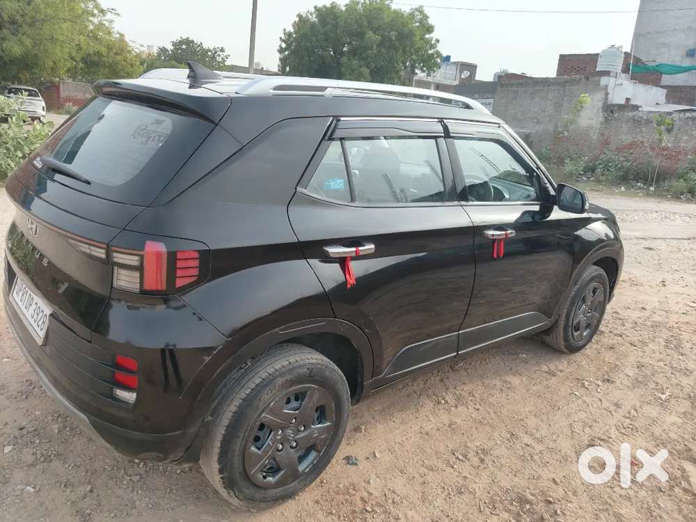 Hyundai Venue Knight 2025 Petrol Manual - 23000 Km