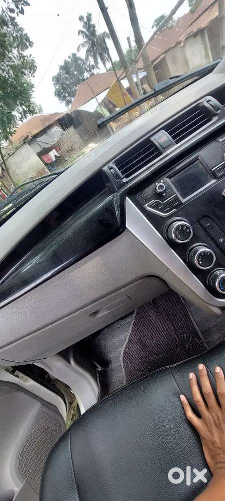 Mahindra Kuv 100 Petrol 2016
