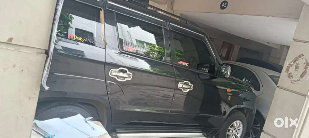 Mahendra Tuv 300