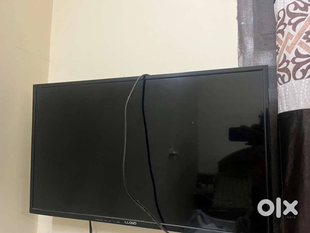  Lloyd 32-Inch LED TV +  Intex 4.1 Sound System