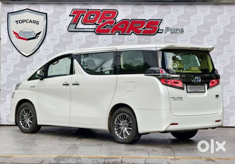 Toyota Vellfire 2.5 Executive Lounge, 2022, Cng & Hybrids