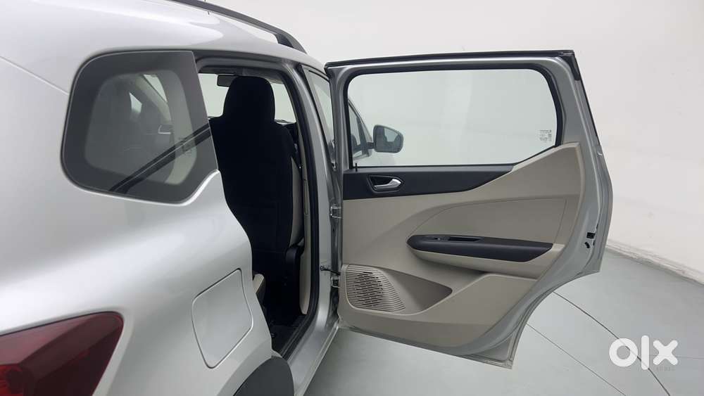 Renault Triber Rxz, 2022, Petrol