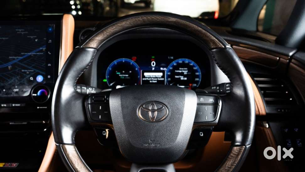 Toyota Vellfire Vip – Executive Lounge, 2025, Petrol