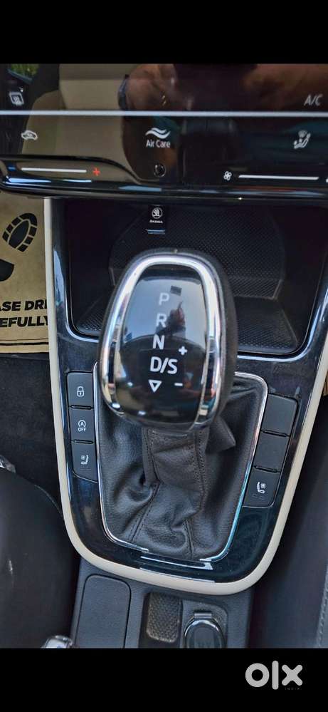 Skoda Slavia 1.0 Tsi Style At, 2023, Petrol