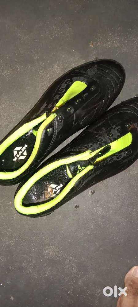 Nivia football shoe