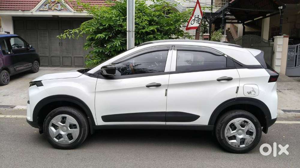 Tata Nexon Smart Plus S 1.2 Revotron Petrol 5 Mt, 2024, Petrol