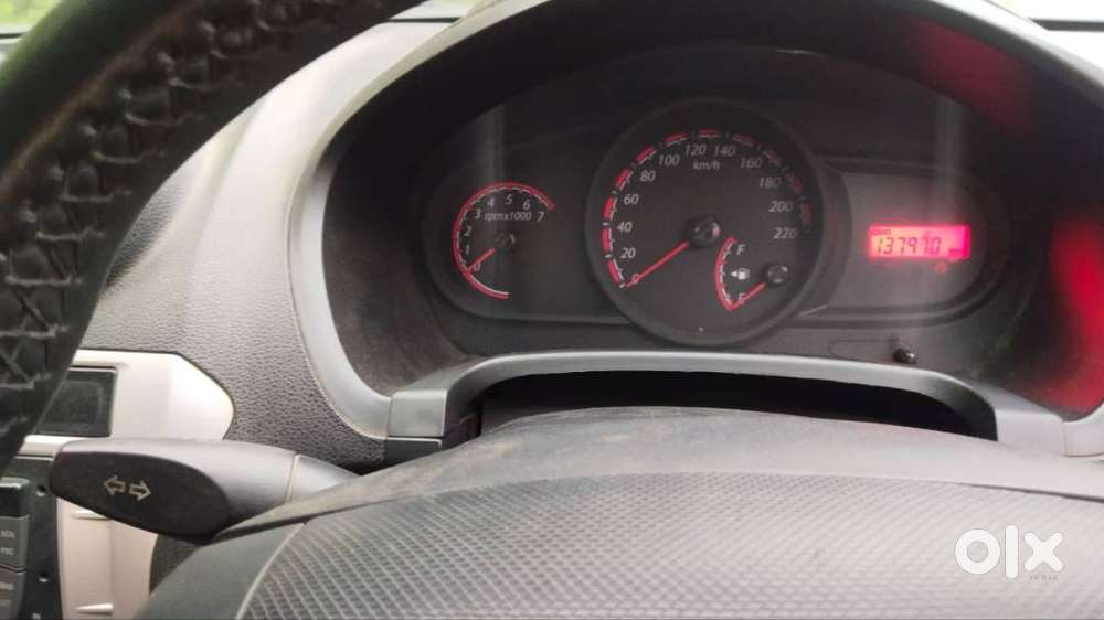 Ford Figo (2011) Red