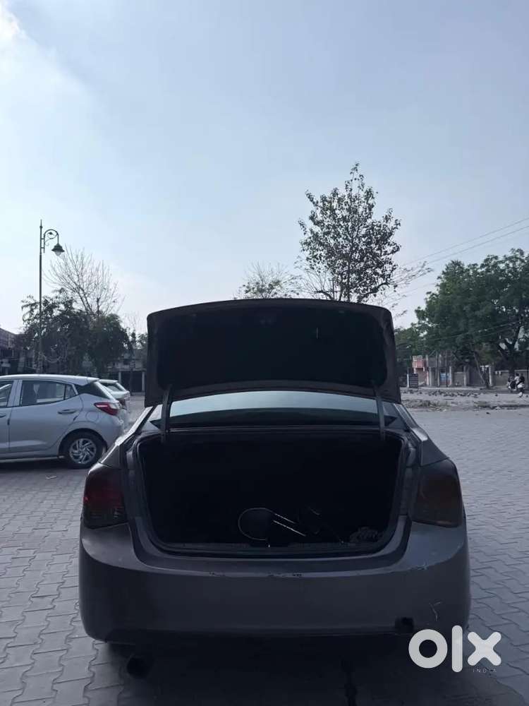 Chevrolet Cruze 2011 Diesel 130000 Km Driven