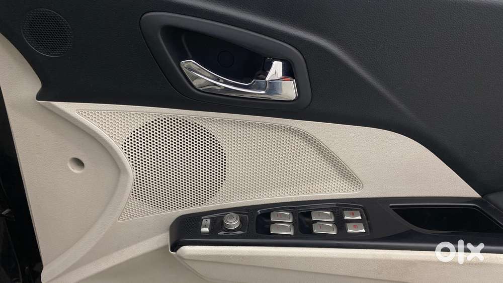 Mahindra Xuv300 W8 Option, 2021, Petrol