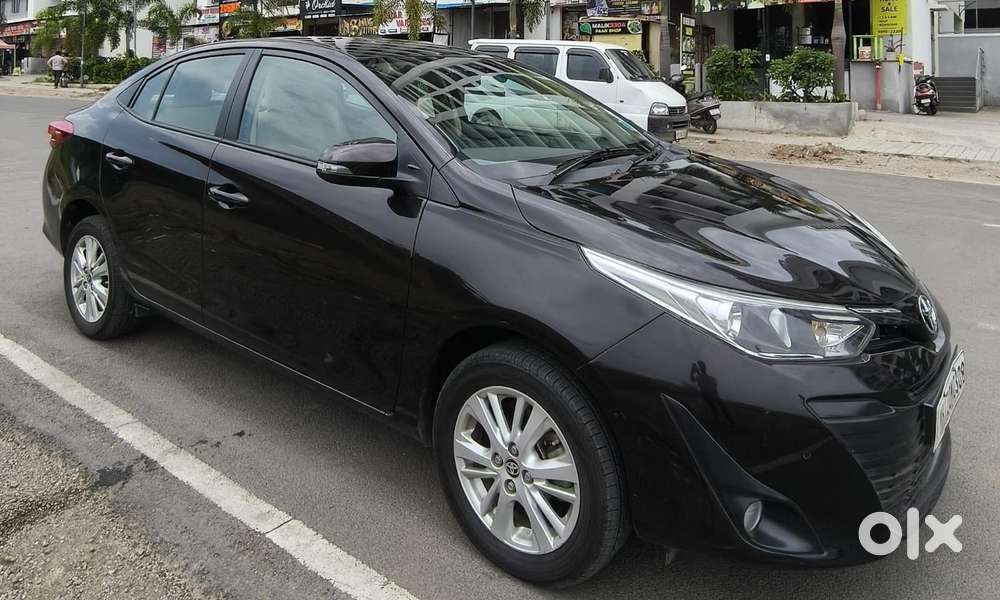 Toyota Yaris V Cvt, 2018, Petrol