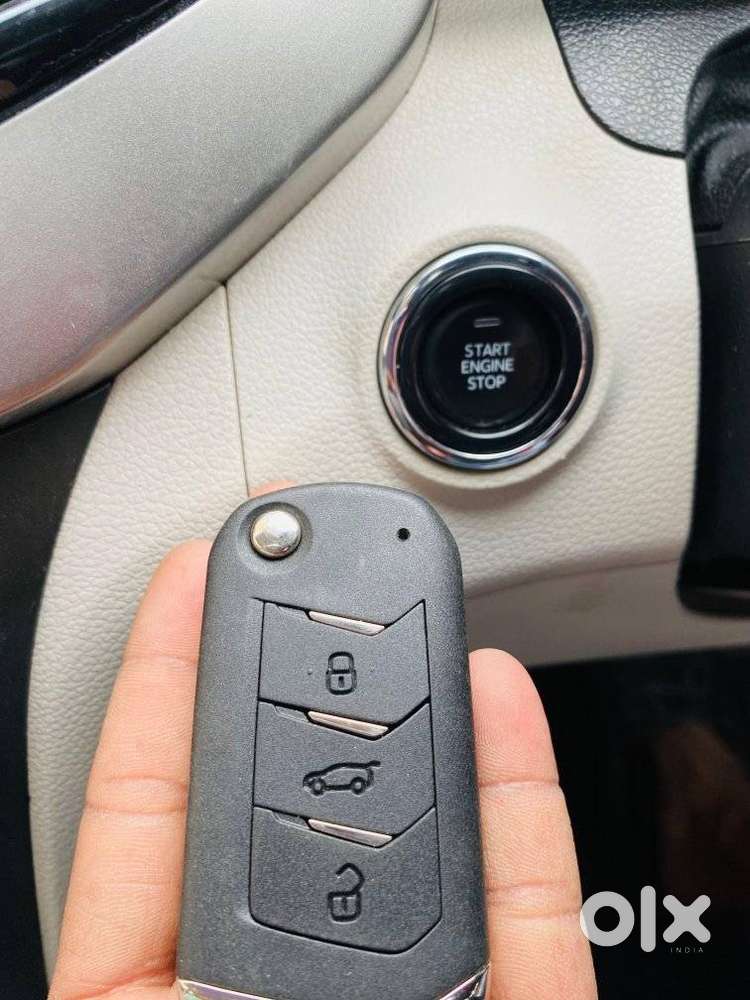 Mahindra Xuv300 1.2 W8 (o) Amt Petrol, 2021, Petrol
