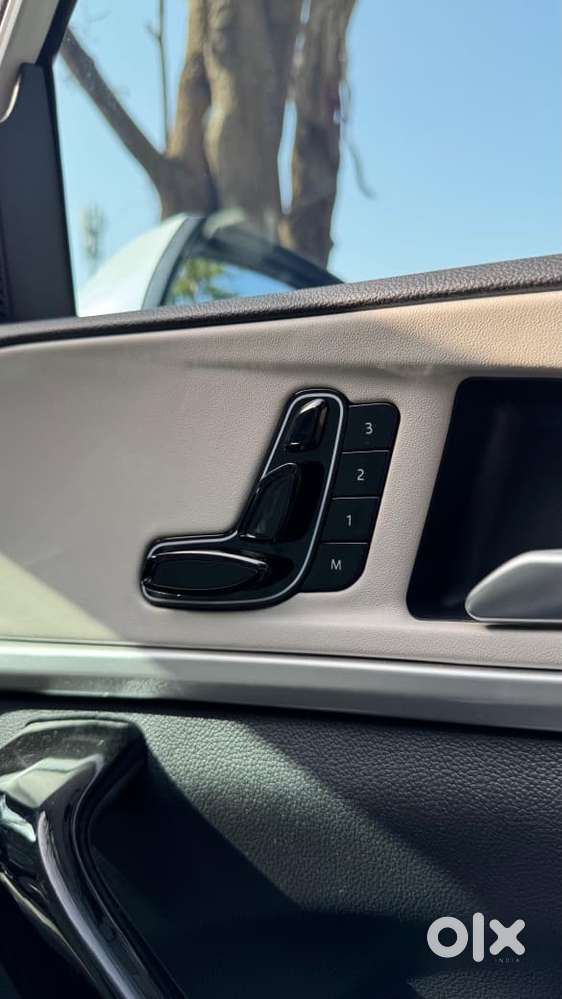 Mahindra Xuv700 2.2 Ax 7 Diesel At Str, 2025, Diesel